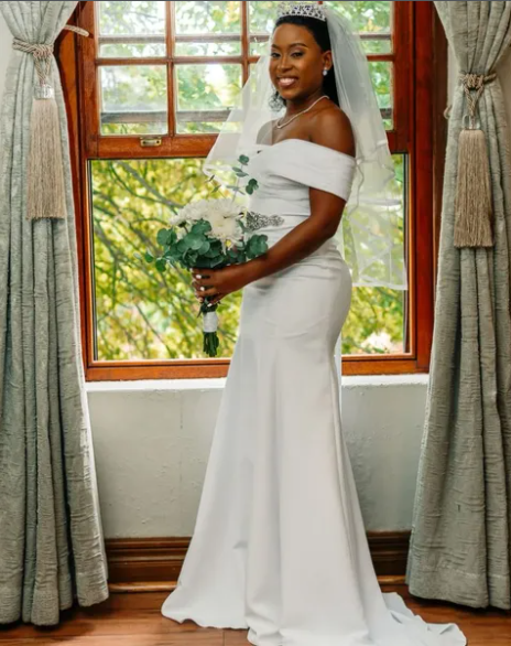 Elegant wedding dress